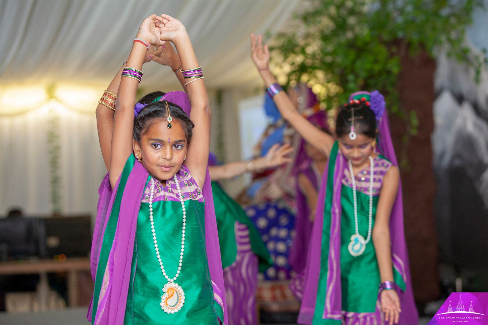 ©1987-2017 SKS Swaminarayan Temple East London